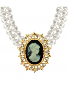 Collier de perles avec médaillon camée et pierres précieuses : L'élégance des souveraines