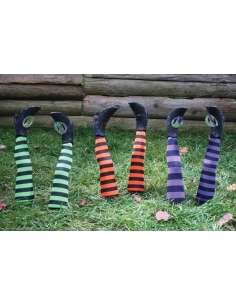 Jambes de Sorcières dans Votre Jardin : Décoration Halloween Amusante !