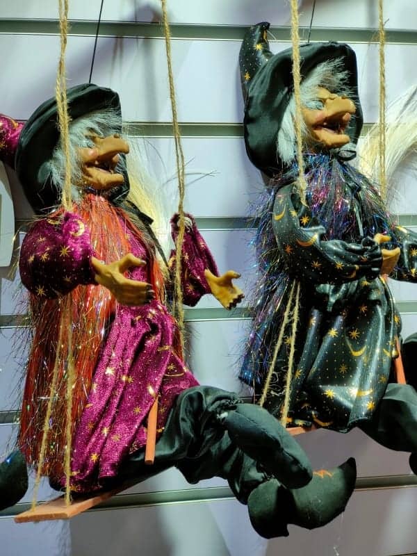 Sorcière sur une Balançoire - Décoration Animée pour Halloween