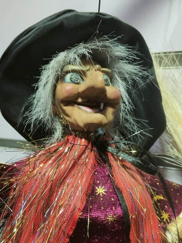 Sorcière sur une Balançoire - Décoration Animée pour Halloween