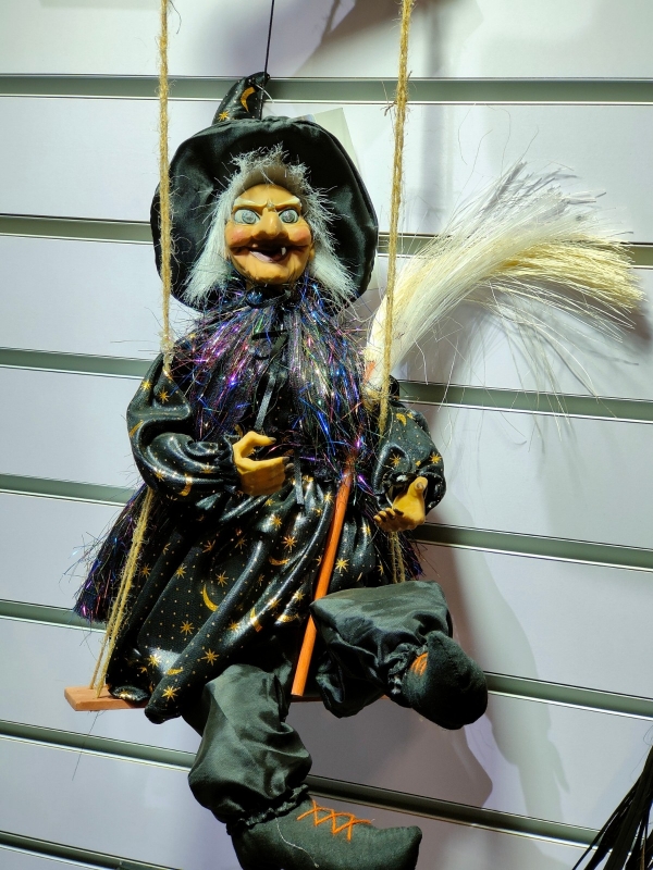 Sorcière sur une Balançoire - Décoration Animée pour Halloween