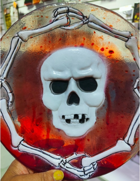 Décoration de Table pour Halloween - Assiette Effrayante avec Crane dans une Marre de Sang
