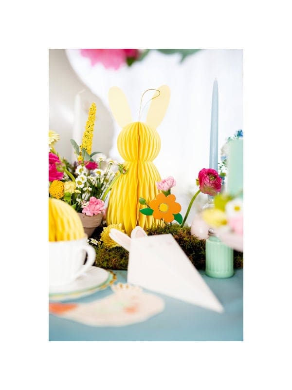 Décoration de Lapin de Pâques en Nid d'Abeille Jaune de 30 cm : Une Lueur Ensoleillée pour Votre Fête Pascale