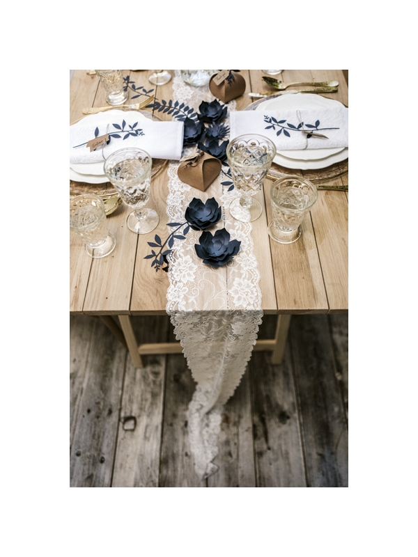Décoration de Table Chic avec du Chemin de Table en Dentelle 0.18 x 9m