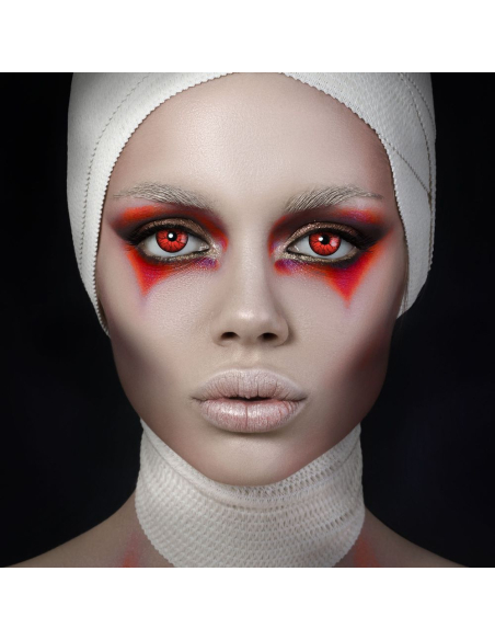 Lentilles de contact vampire rouges avec veines sanguines