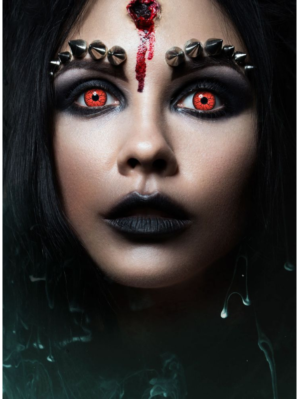 Lentilles de contact vampire rouges avec veines sanguines