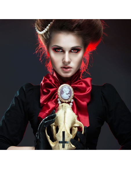 Lentilles de contact vampire rouges avec veines sanguines