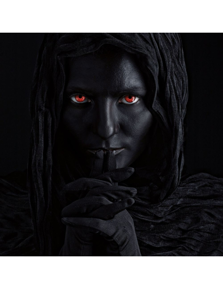 Lentilles de contact vampire rouges avec veines sanguines