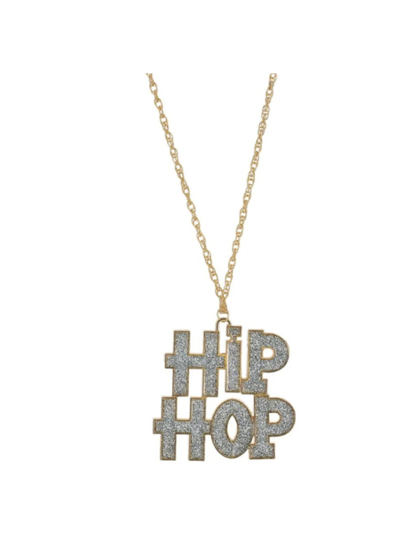 Chaîne métallique argentée avec médaillon **Hip Hop doré** – L’accessoire phare de la mode urbaine des années 90