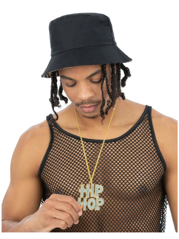 Chaîne métallique argentée avec médaillon **Hip Hop doré** – L’accessoire phare de la mode urbaine des années 90