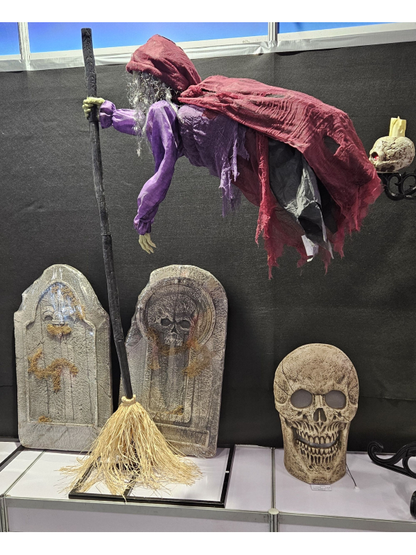 Automate Halloween de Sorcière Volant sur son balai 195 cm