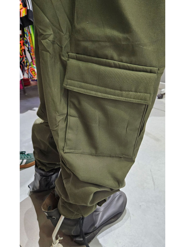 Tenue de Survie Robuste avec Bottes – Ensemble Haut de Gamme pour Survivants, Soldats ou Tueur Post-Apocalyptique
