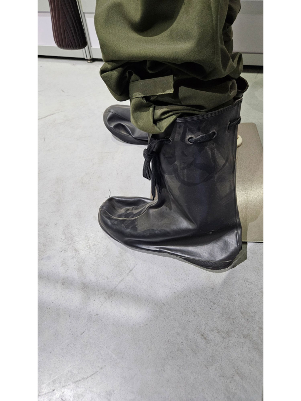 Tenue de Survie Robuste avec Bottes – Ensemble Haut de Gamme pour Survivants, Soldats ou Tueur Post-Apocalyptique