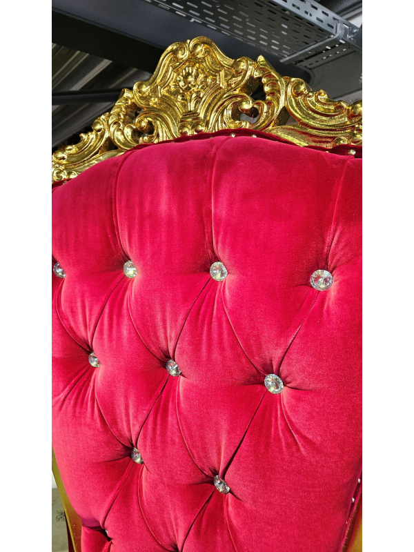 Fauteuil de Père Noël en bois doré et velours rouge – 1,80 m