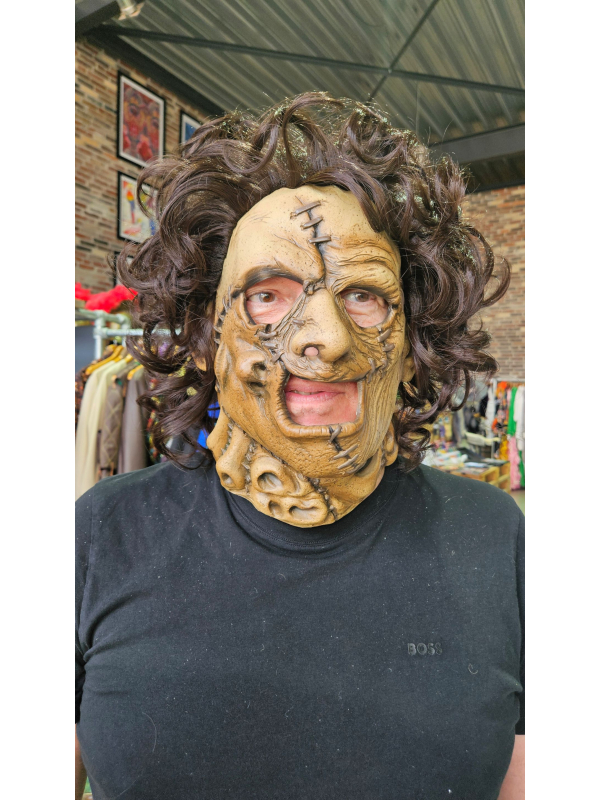 Masque Leatherface avec Cheveux – Le Tueur au Masque de Peau