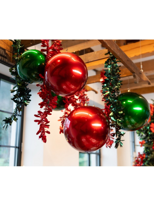 Boule de Noël XXL rouge satiné 25 cm – L’incontournable des décors festifs pros
