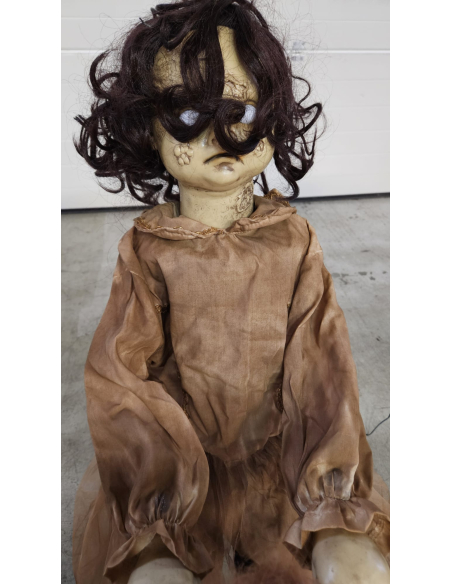 Automate Halloween : Fillette maudite sur cheval à bascule – 100 cm