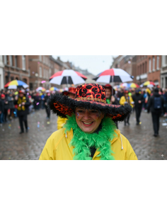 Chapeau peluche « Flammes » – L’accessoire qui fait rayonner votre Carnaval de Dunkerque 2
