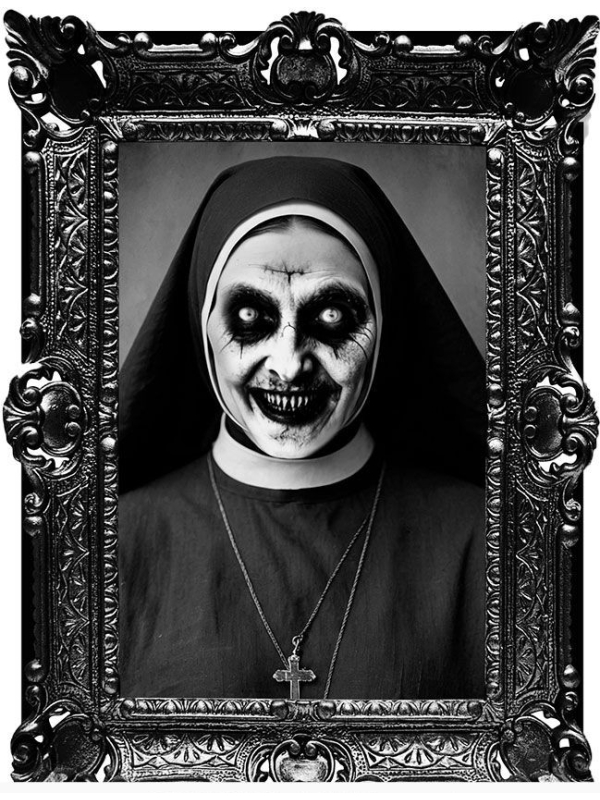 Autocollant Cadre La Nonne – Décoration Murale Halloween