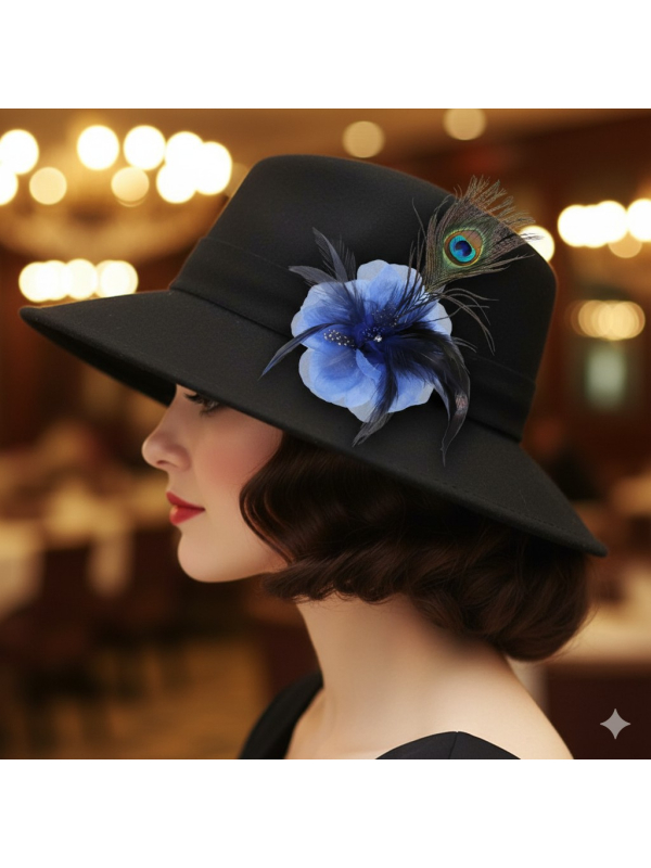 Broche fleur bleue avec plume de paon – Accessoire élégant pour chapeau & tenue