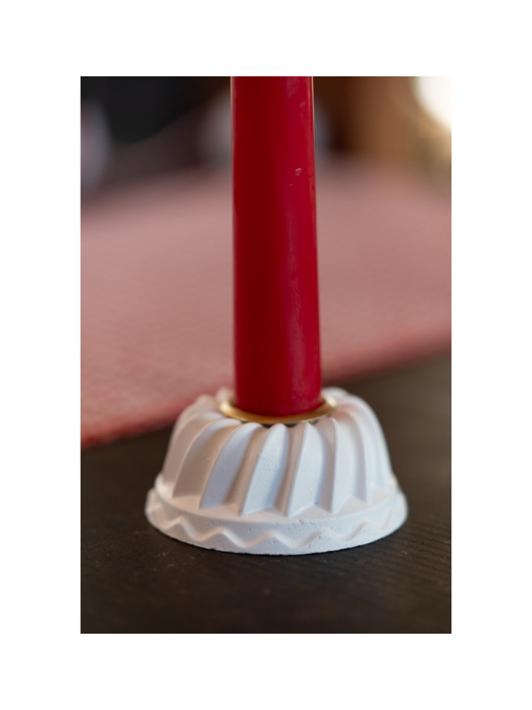 PORTE-BOUGIE chandelle en résine – forme moule à gâteau, blanc (Ø6,8 × H3,2 cm).