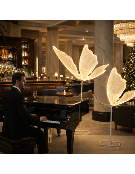 Papillon Lumineux sur Pied Blanc Chaud : une décoration féerique grand format