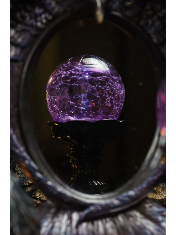 Boule magique LED violette sur socle noir en résine – 22 cm