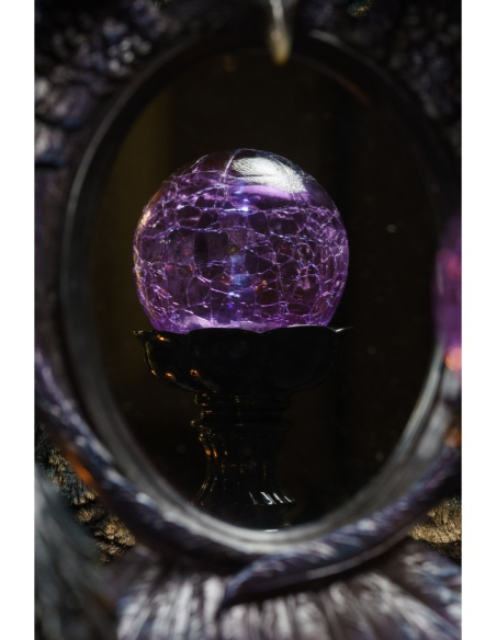 Boule magique LED violette sur socle noir en résine – 22 cm