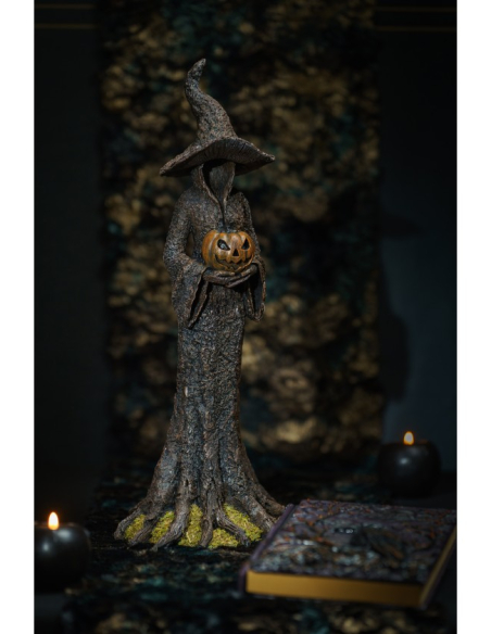 Statue sorcière de la forêt en résine avec citrouille – 40,5 cm