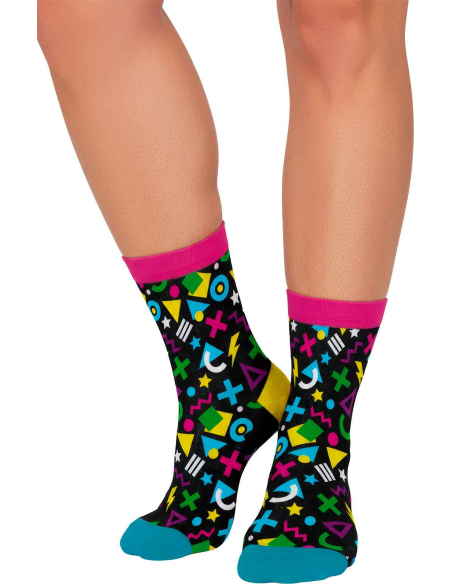 Détail des motifs géométriques multicolores des chaussettes années 80