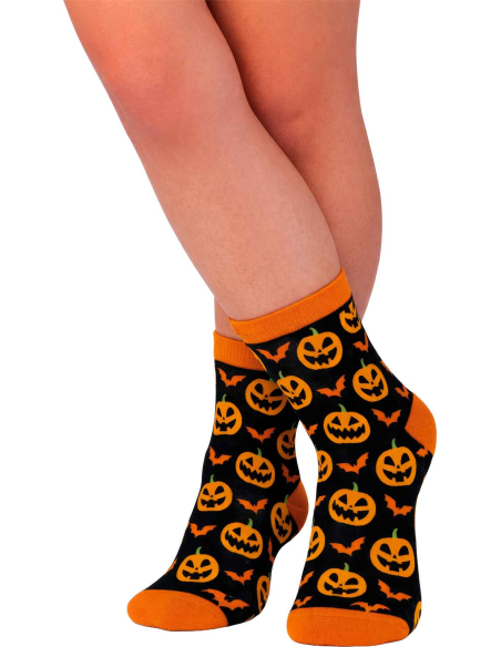 Détail des chaussettes Halloween à motifs de citrouilles