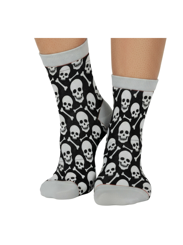 Chaussettes Halloween noires à têtes de mort blanches