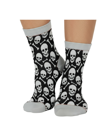 Chaussettes Halloween noires à têtes de mort blanches