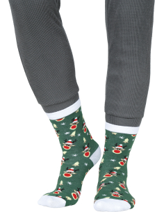Chaussettes de Noël vertes à motifs rennes et flocons 2
