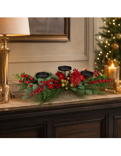 Centre de table de Noël 3 bougeoirs, feuillage et baies rouges – 75 cm