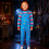 Déguisement Chucky adulte officiel avec combinaison et demi-masque