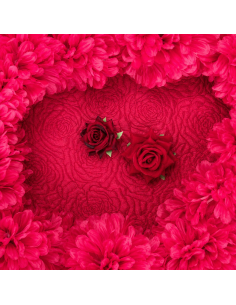 Lot de quatre roses rouges effet velours avec feuilles vertes 2