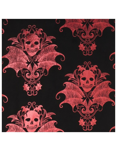 Détail des motifs bordeaux de crânes et chauves-souris sur velours noir