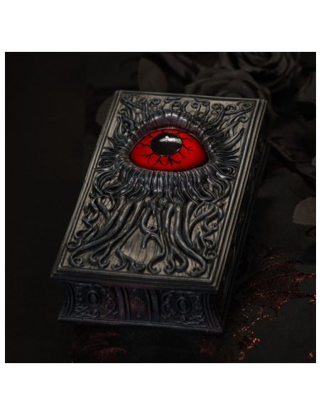 Détail de l’œil rouge et des reliefs du livre