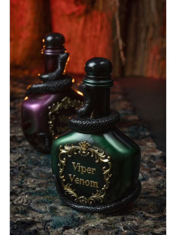 Détail de l’étiquette dorée Viper Venom