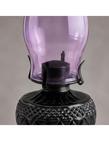 Lanterne décorative violette avec supports noirs