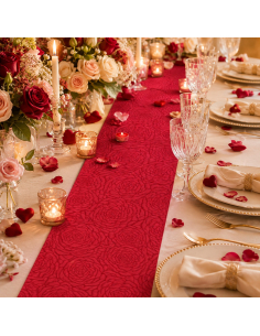 Chemin de table jacquard rose à motifs floraux en relief