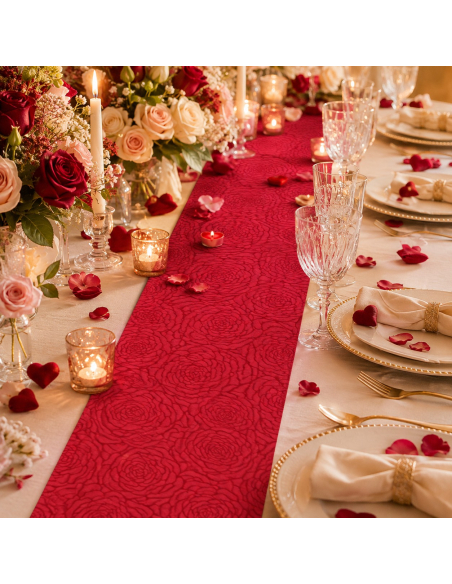 Chemin de table jacquard rose à motifs floraux en relief