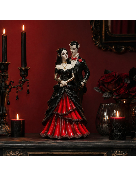 Décoration gothique en résine représentant un couple de vampires