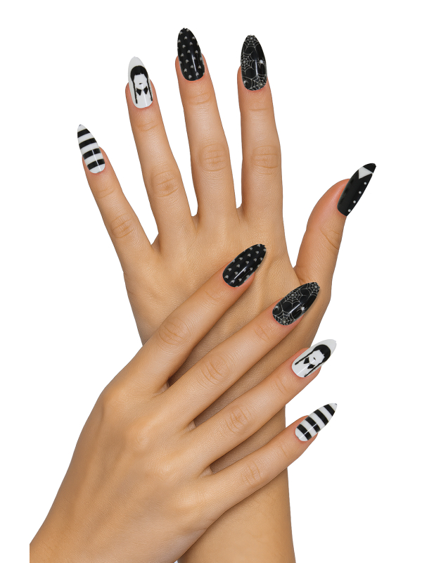 Faux ongles gothiques aux motifs variés pour femme