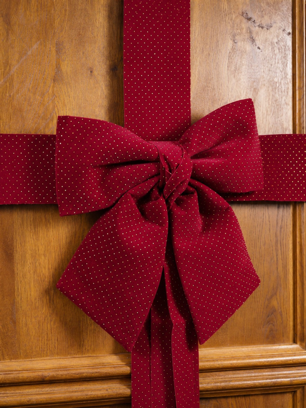 Décoration de porte Noël effet paquet cadeau avec grand nœud rouge – 42 x 46 cm