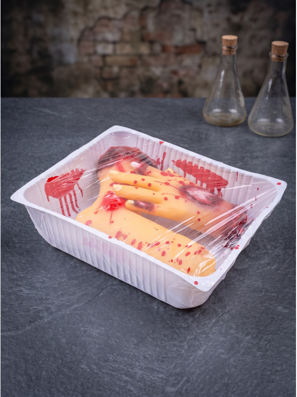 Main et pied coupés en latex avec barquette – Déco Halloween