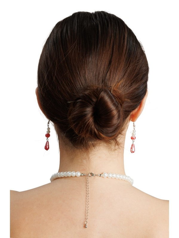 Kit collier et boucles d’oreilles perles ensanglantées femme dos