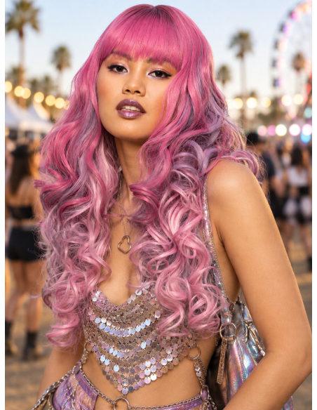 Perruque rose femme longue bouclée à frange – Manic Panic® face