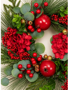 Couronne de Noël 50 cm avec baies rouges et feuillage vert
